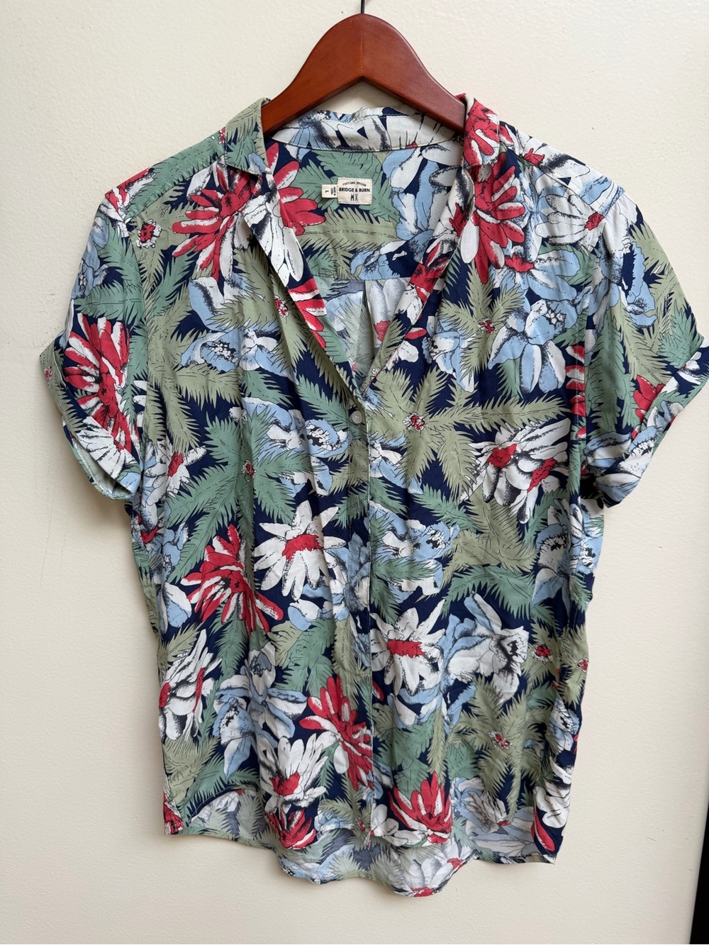 Bridge & Burn  Navy Floral Short-Sleeve Button Shirt